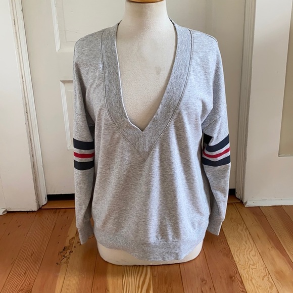 Treasure & Bond Grey Long Sleeve Stretch Knit Deep V Pullover XS‎ - Picture 1 of 5